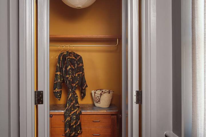 Room 27 of 51