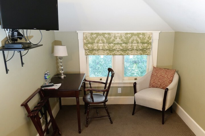 Room 25 of 84