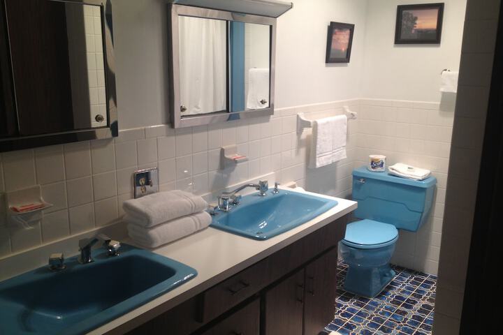 Room 43 of 68