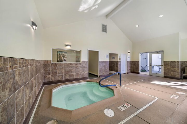 Best Western Plus Northwoods Inn