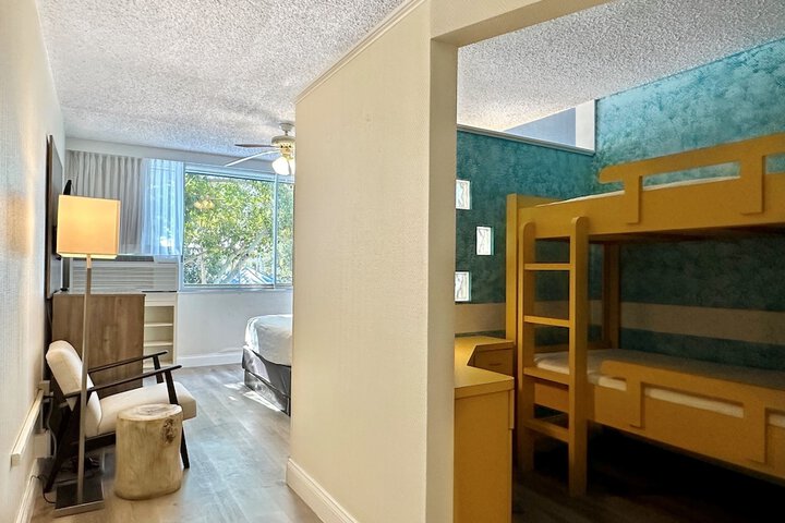 Room 32 of 63
