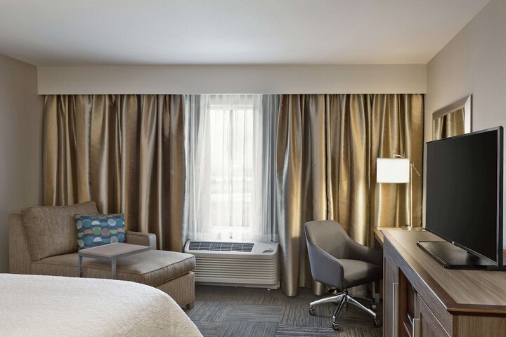 Hampton Inn & Suites Minooka