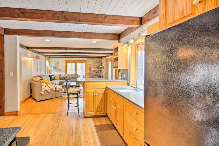 Berkshires Getaway 1 Mi Skiing & Hiking!