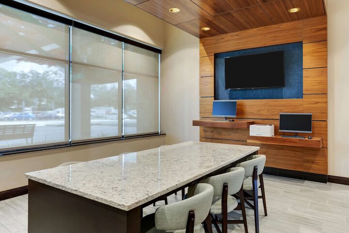 Business Center 89 of 89