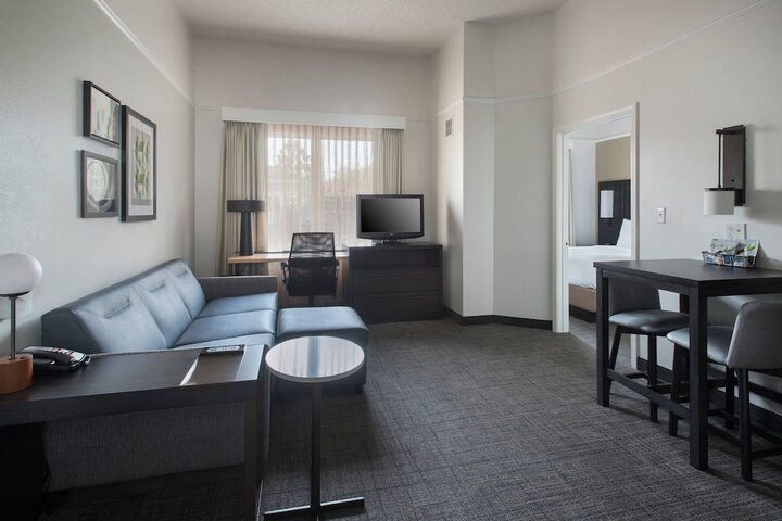 Room 13 of 23