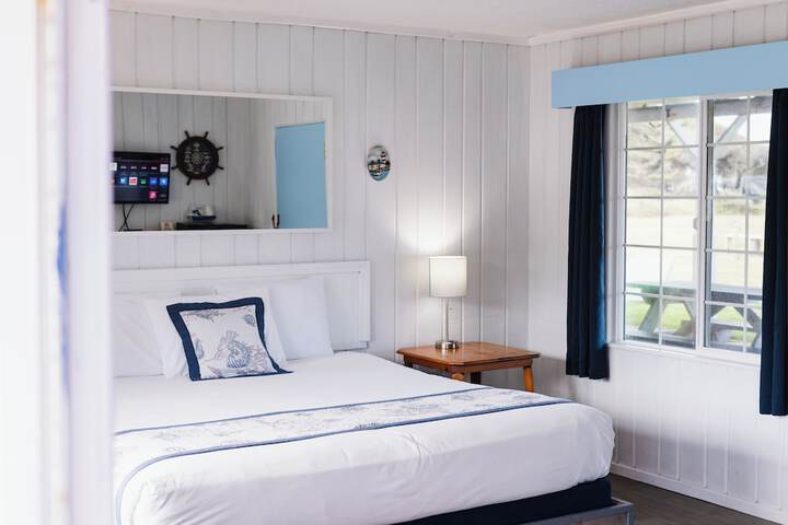 Tillicum Beach Motel (Deanes Oceanfront Lodge)