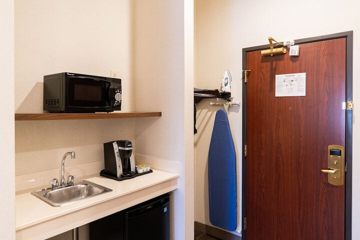 Room 28 of 63