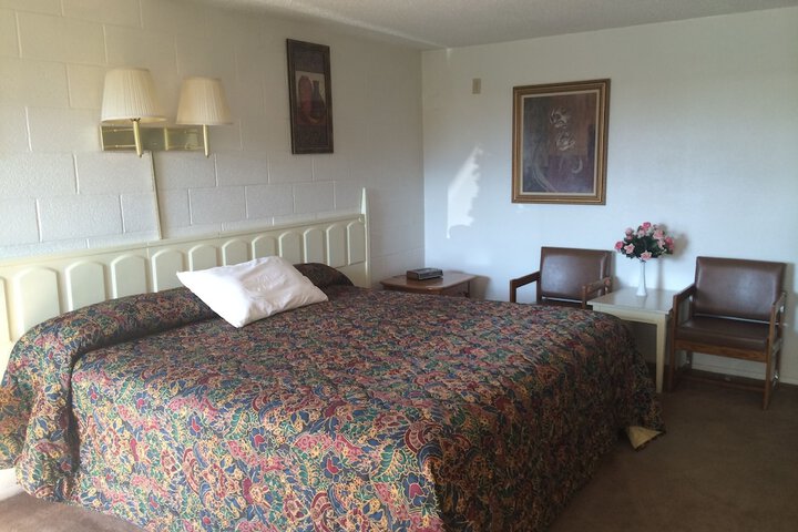 Room 27 of 38