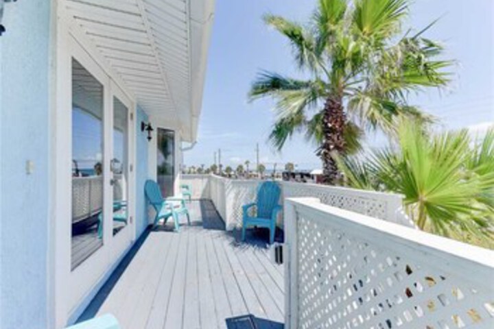 Sea Forever Upper Level 3 Bedrooms, Ocean Views, Sleeps 10