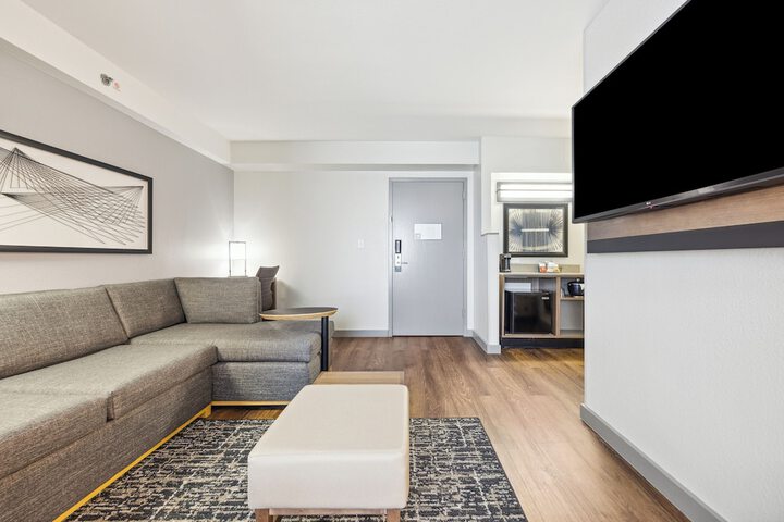 Room 15 of 33