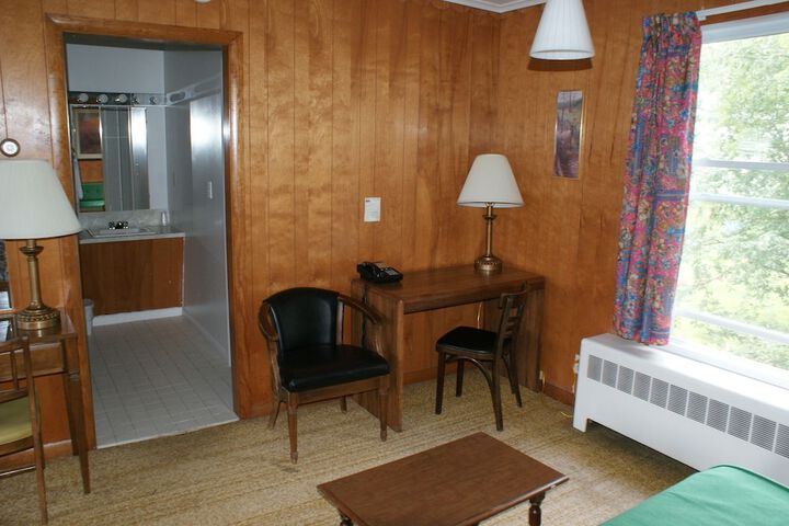 Room 52 of 83