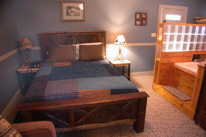 Mountaintop Lodge at Lake Naomi