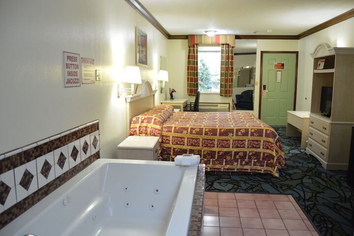 Hot Tub 18 of 22