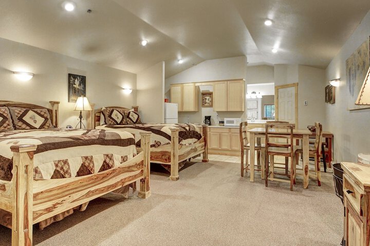 Eagle Fire Lodge & Cabins