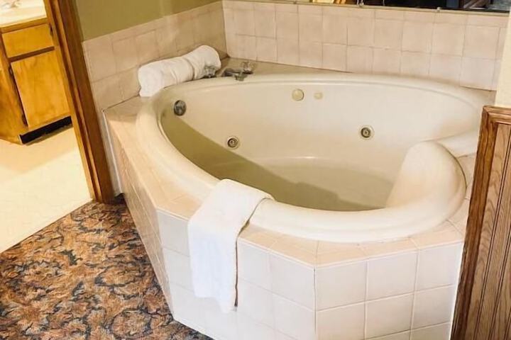 Hot Tub 104 of 107