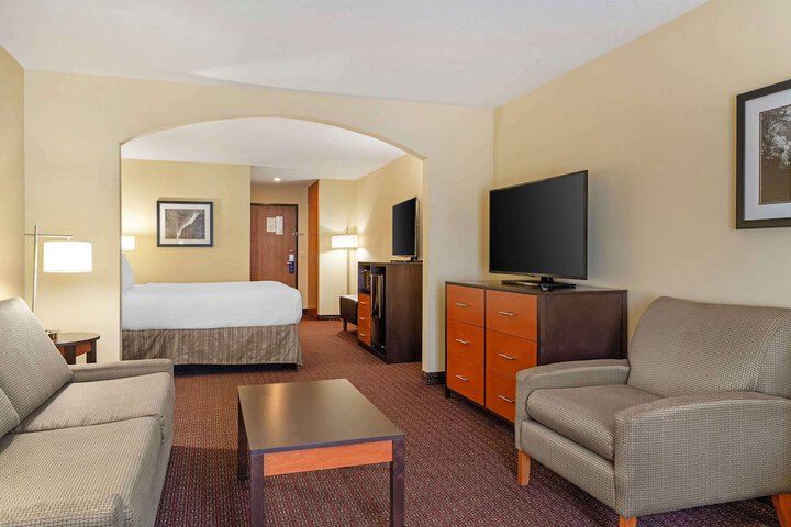 Room 14 of 33