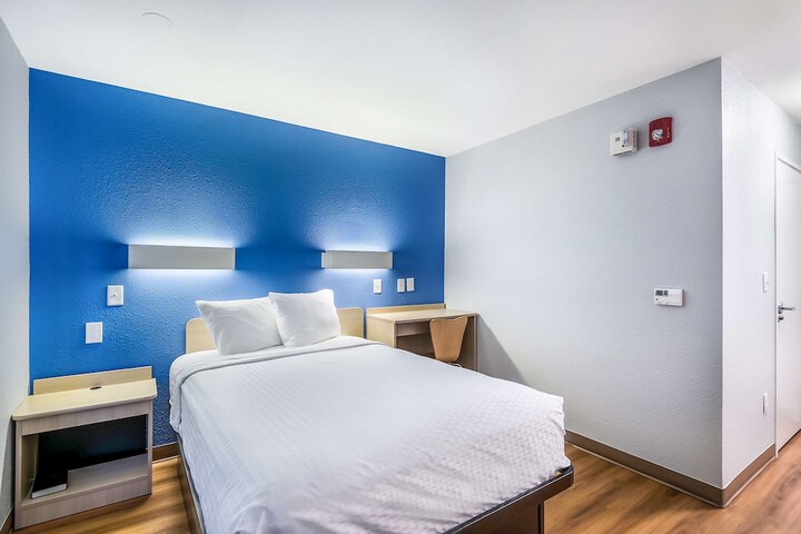 Room 18 of 32