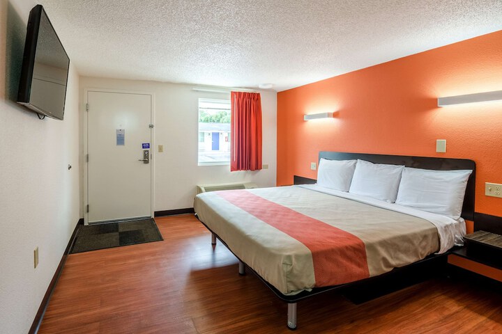 Room 26 of 43