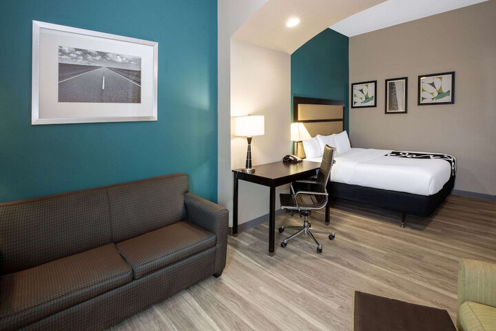 Room 22 of 32