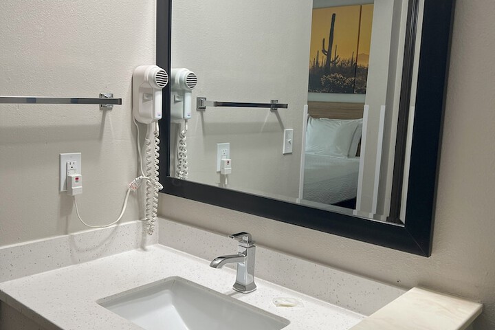 Room 15 of 28