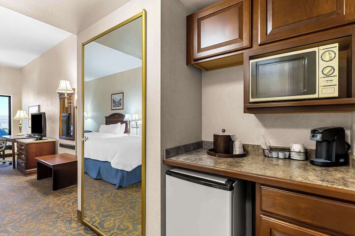 Room 12 of 28