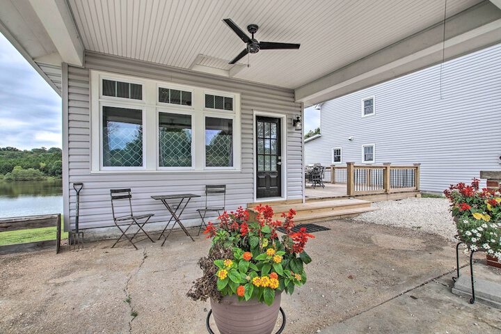 Lakefront Studio Guest Home on Hermann Wine Trail!