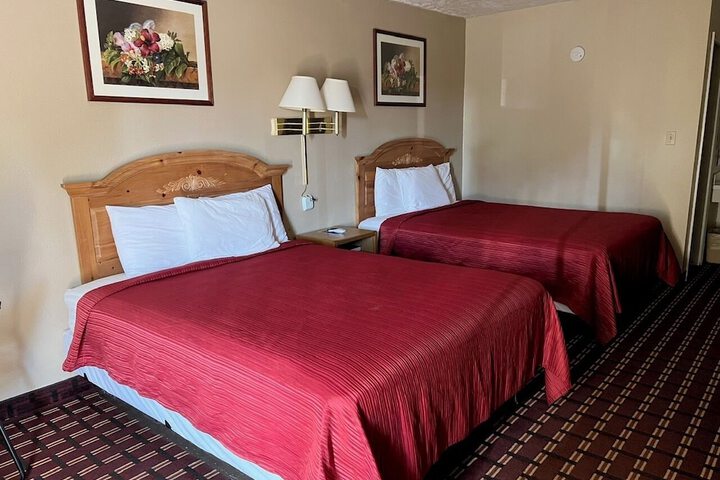 Room 17 of 33