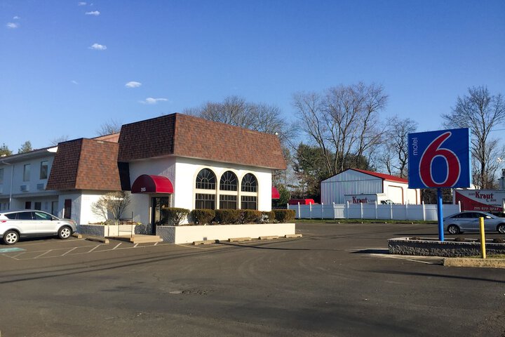 Motel 6 Warminster PA