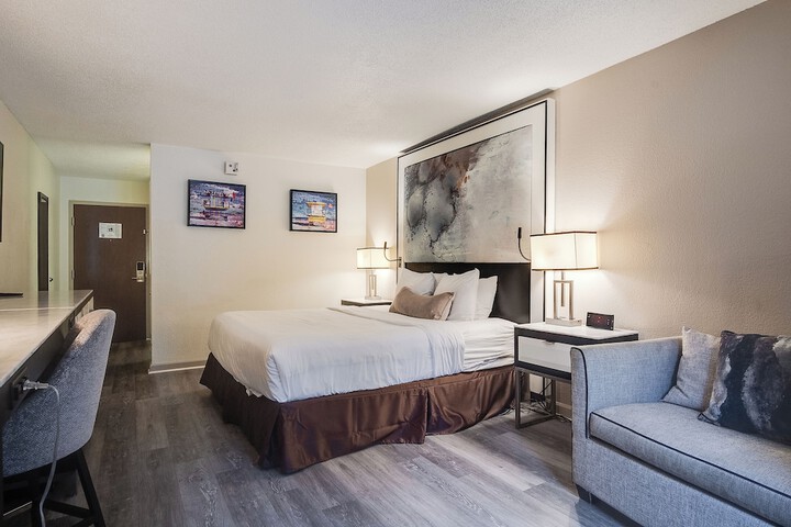 Cottonwood Suites Savannah Hotel & Conference Center