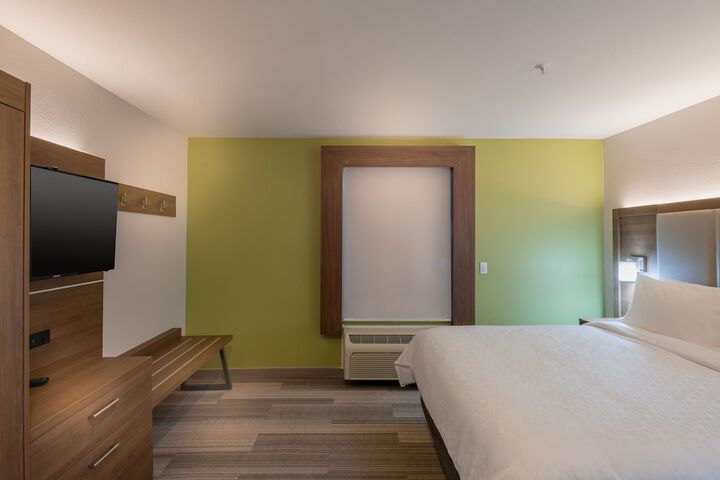 Room 32 of 64