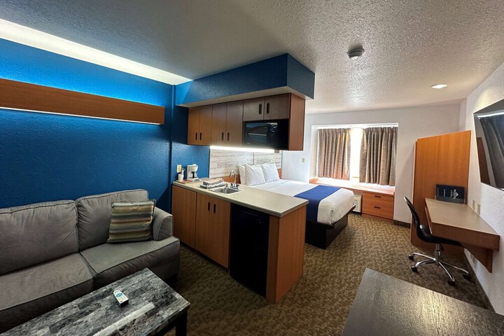 Room 16 of 34