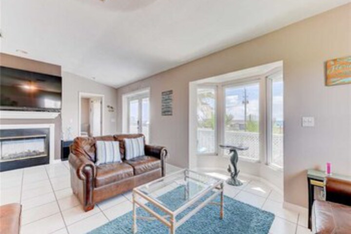 Sea Forever Upper Level 3 Bedrooms, Ocean Views, Sleeps 10