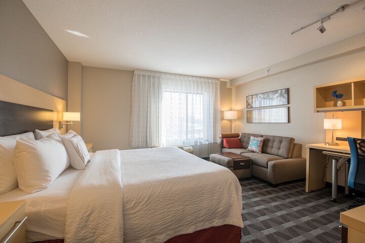 Room 10 of 34