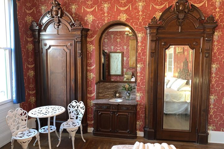 Room 11 of 17