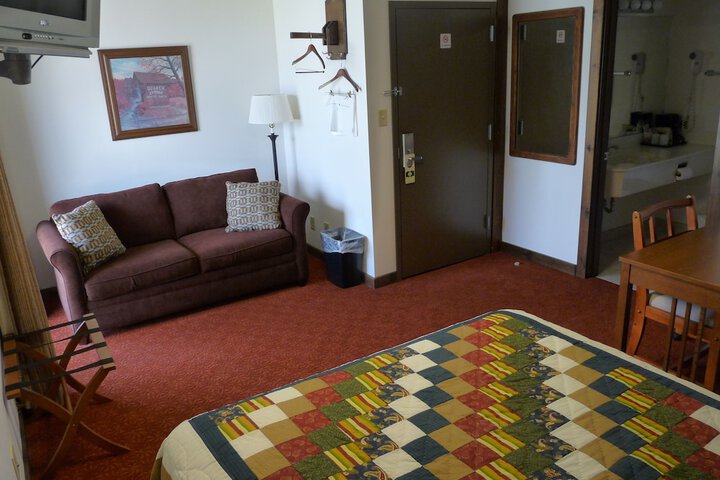 Riverbank Lodge