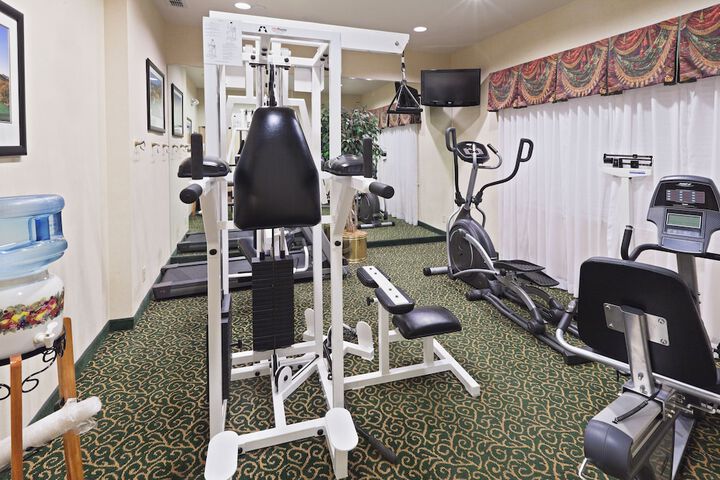 Holiday Inn Express & Suites by IHG
