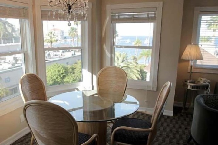 Glenmore Plaza Hotel