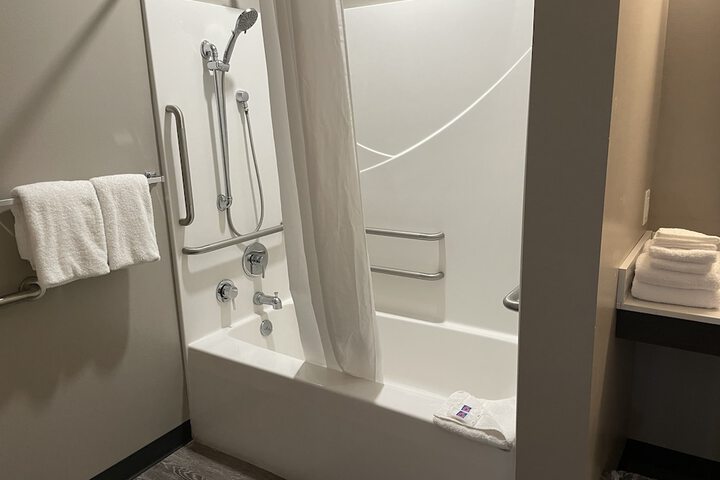 Room 11 of 40