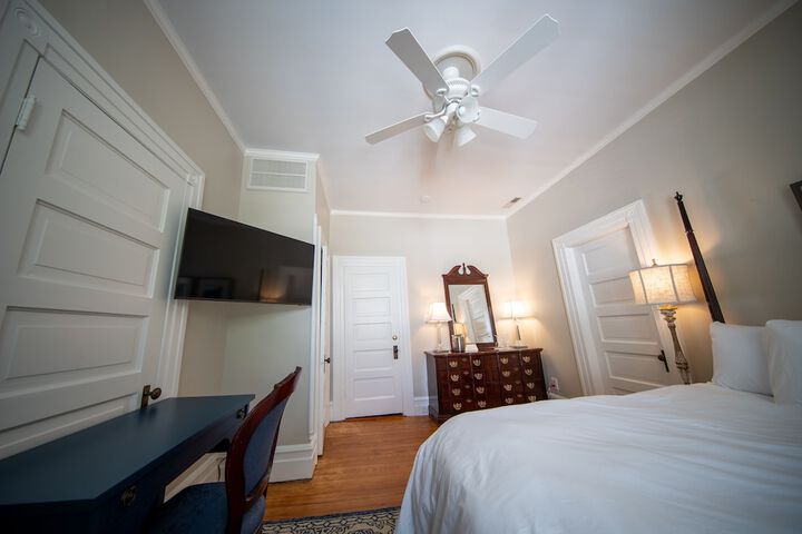 Room 16 of 40