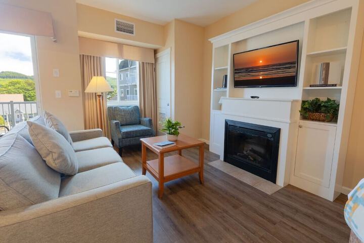 Rivertide Suites Hotel