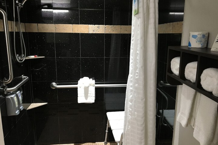 Room 15 of 28