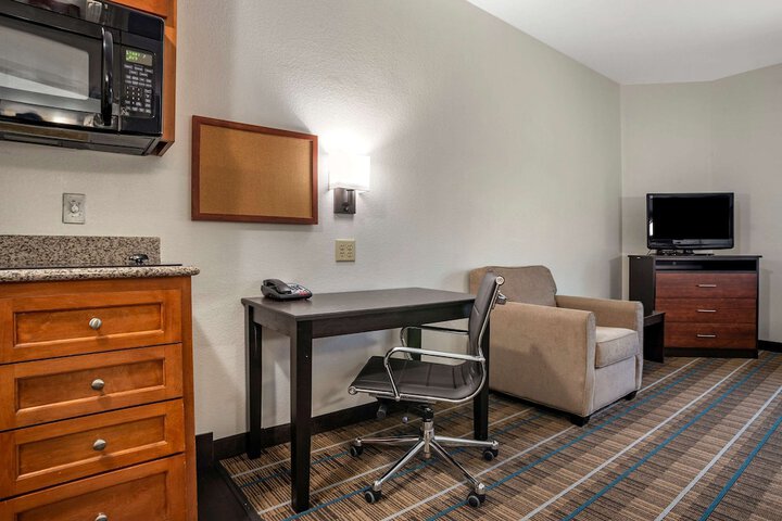 Room 32 of 39