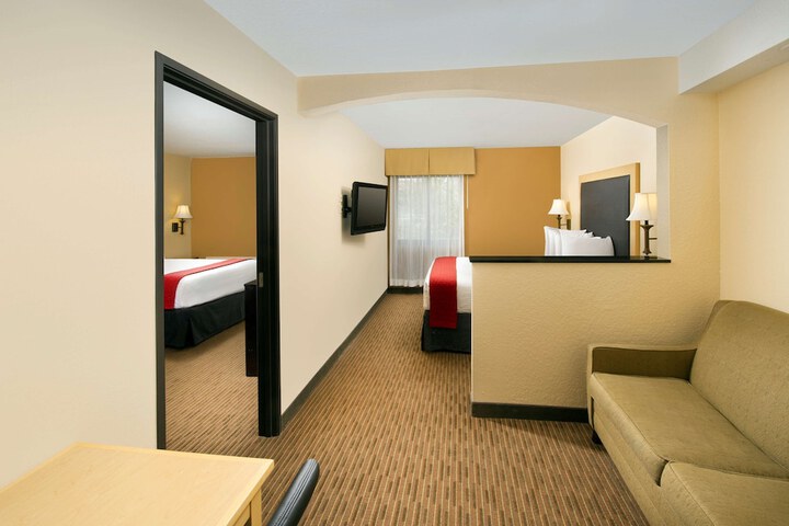 Room 12 of 18