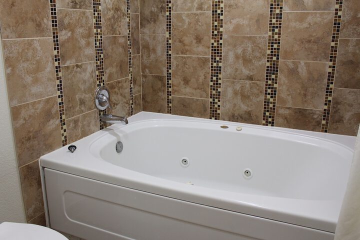 Hot Tub 16 of 16
