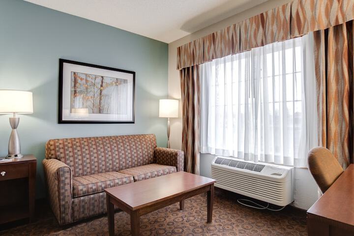 Holiday Inn Express Hotel & Suites St. Cloud by IHG