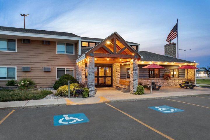 AmericInn by Wyndham Roseau