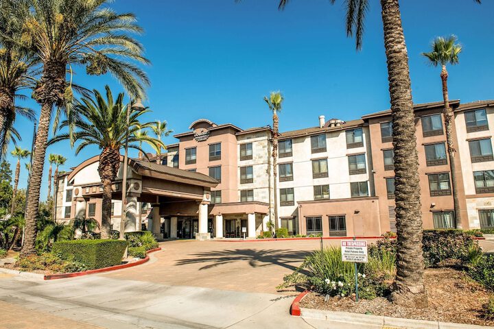 Hotel 3 of 104