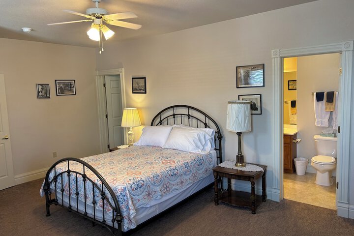 Hermann Crown Suites