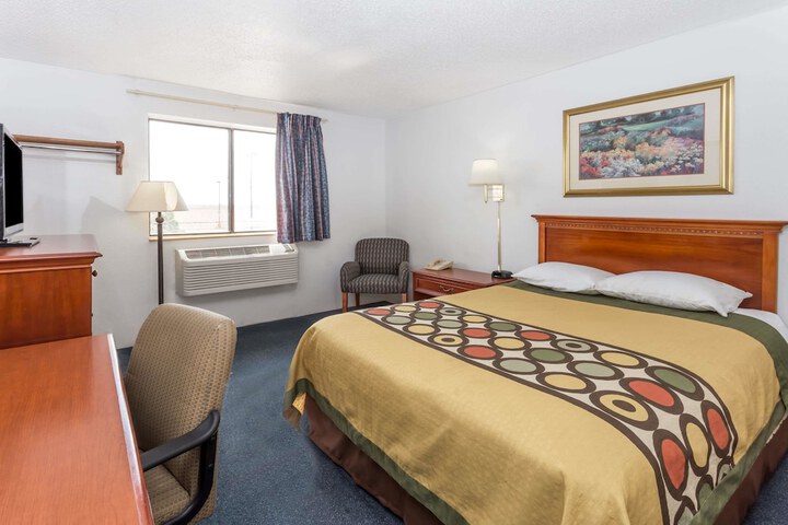 Room 8 of 13