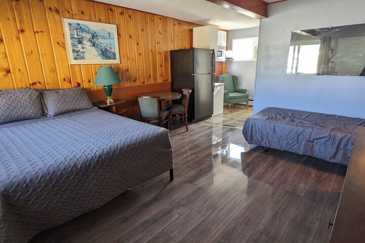 Deerview Motel & Cabins